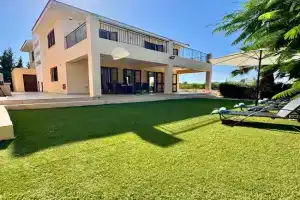 Aurora Gardens Villa Spacious 3 Bedroom in, Protaras