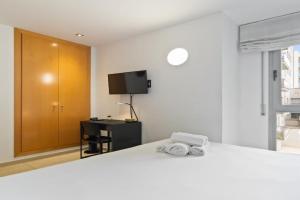 Carol Suites Fira Barcelona Habitaciones privadas en apartamento, Cornella de Llobregat