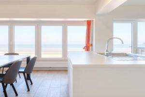 Breathtaking Sea View Apartment, De Haan