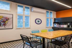מתחם דירות משפחתי -אורבן סוויטס Apartments, Haifa