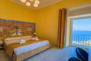 Sogni sul golfo Sorrento's guesthouse, Vico Equense