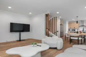 Newly Built 3-Story Home • Parking • Alki Beach Guest house, Seattle