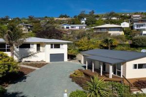 Best of Both Worlds Between City & Sea Holiday House, Nelson