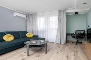 Air Conditioned Apartment with Balcony in by Noclegi Renters, Katowice