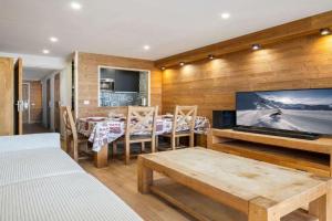 Ski in and out Bright Alpine Flat with Mountain views Apartments, Val Thorens