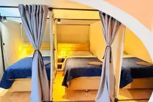 Uyutnyy Novyy HOSTEL s otdelnymi kabinkami v tsentre, Chisinau