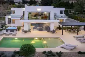 Vista by Del Sol Villa, Ixia