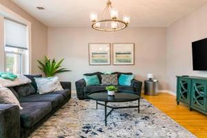 Logan Sq 4BR - Free Parking - Near Nightlife & DT Apartments, Chicago