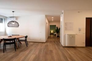 Moderno Trilocale nel centro storico di Apartments, Ravenna