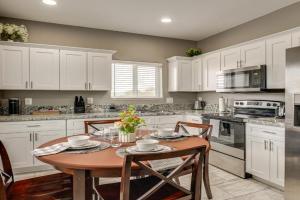 14 Mi to Saguaro NP Adventure-Ready Townhome Guest house, Tucson