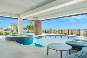 Luxury Gulf-Front Sanctuary, Private Pool, Spa and Walk to Downtown Guest house, Fort Myers Beach
