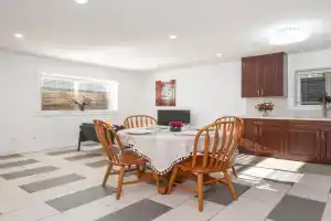 Cozy 2B Suite in Great Location Near Trails & Shop Apartments, North Vancouver