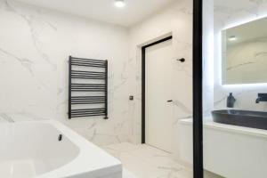18-173 in RC Kvartet ,16G Vasyl Lypkivskyi Street,Petrovdom Apartments, Kiev