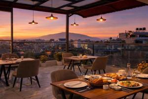 Royal Chamber Rooms Restaurant & Rooftop Bar - Near Pashupatinath & Airport, Kathmandu