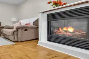 3BR • Pet Friendly + Fireplace • Near Caesars Apartments, Windsor