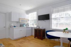 Lavender Orchid - Historic Apartments, West Palm Beach