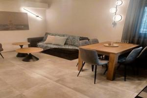 Frank and Jimmy apartments, Trikala