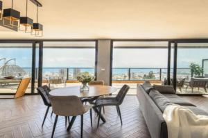 Stunning Sea-View Penthouse with Private Terrace By Lime Luxe, Haifa