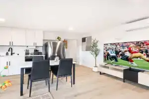 Newly Remodeled 2BR Home Near DT & Sports Arenas Guest house, Seattle