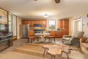 Stylish Downtown Loft: Restaurants • Shops • Train Apartments, Bryson City