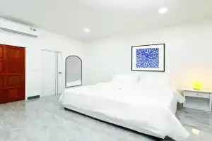 Karon Little House, Karon