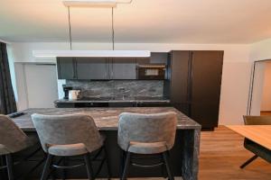 Domizil THIRTEEN with Sauna and Glacier View by All in One Apartments, Kaprun