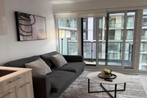 Luxury Condo Downtown Apart-hotel, Toronto