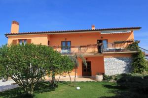 Apartment in Fa ana with Garden & Terrace, Stignano di Pola