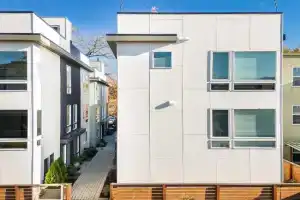 Modern 2024-Built Townhome Near Hospitals & DT Guest house, Seattle