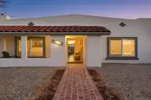Zenergy at Sunshine Mile, Close to UA, Downtown, 4th Ave, Disc Golf, dogs OK, 2 bedroom, Tucson