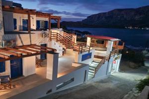 Vasilis Boutique Studios, Mirteai