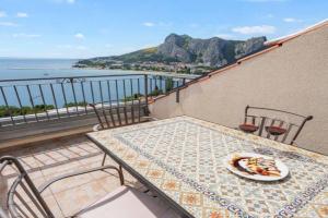 Apartment Ferienappartement mit zwei Meerblick-Balkonen by Interhome, Omis