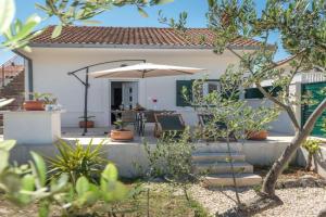 Holiday Home Modernes mit Terrasse und Meerblick by Interhome, Vinisce