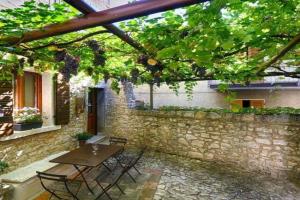 Apartment Wohnung Taverne by Interhome, Tignale