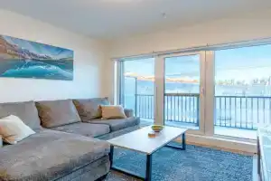 Modern 2BR in w/ Stunning MTN Views! Guest house, Golden