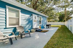 Couples Retreat 5 Mi to Riverwalk! Guest house, Tampa