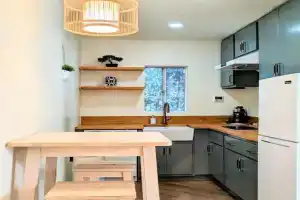 Charming Tiny Unit in the Heart of LA with HotTub Apartments, Los Angeles