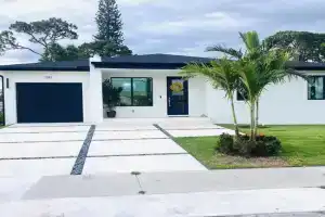 Tropical Oasis Apartments, Naples
