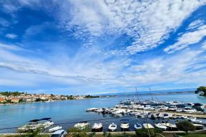 Olive Island Apartment, Oltre