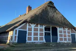 Ferien unterm Reetdach Guest house, Stade