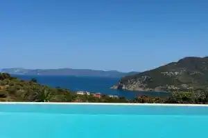 Villa 'Maison Magnolia' with Infinity Pool & Sea View, Skopelos Town