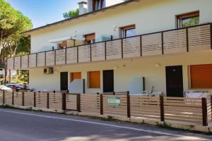 Charming accommodation with a lovely patio Apartments, Eraclea Mare