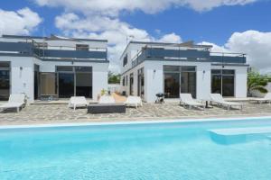 Two Duplex in Mont-Choisy, 8 bedrooms, private pool, Trou aux Biches
