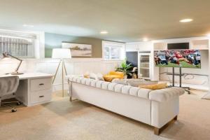 Seattle Luxury 3B2B Daylight Basement 13 min to DT Apartments, Seattle
