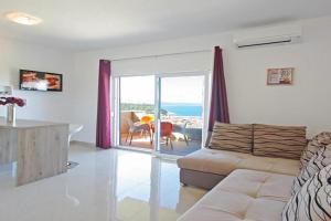 Lovely Apartment In With Lake View, Makarska