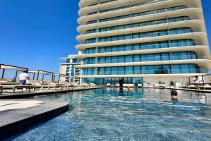 Modern 1BR Apartment with pool access in St Julians, Pembroke