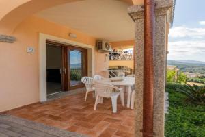 Cozy flat with shared pool Apartments, Badesi