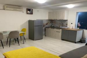 Apartman sa garažom, Bar