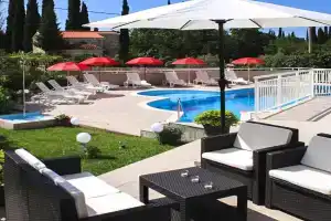 Nice Apartment In With Swimming Pool, Cilipi