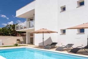 Stunning Apartment In With Wifi, Reitani